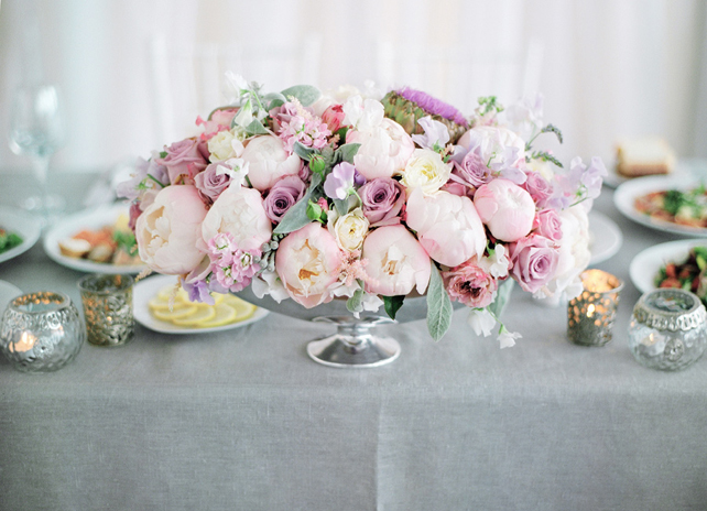 Цветочная композиция на столе