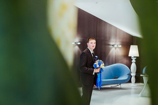 Лена и Миша: свадьба в синем цвете, первая встреча жених и невесты