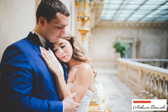 сиреневая свадьба, жених и невеста