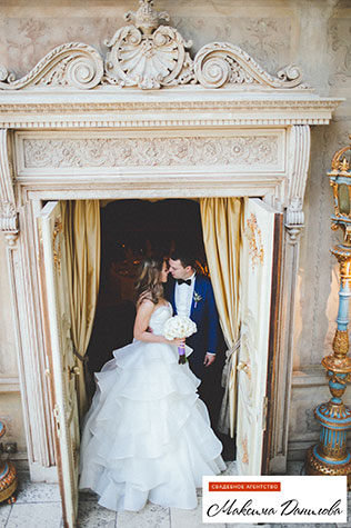 сиреневая свадьба, жених и невеста