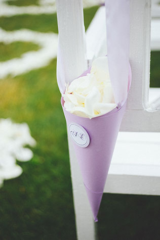 сиреневая свадьба, кулечек с лепестками для церемонии