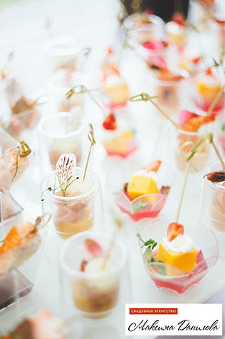 сиреневая свадьба, закуски на фуршете