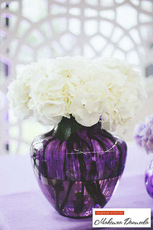 сиреневая свадьба, цветочная композиция с белой гортензией