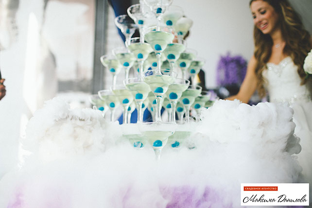 сиреневая свадьба, пирамида из напитков