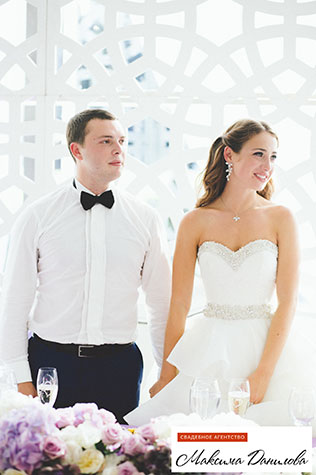 сиреневая свадьба, жених и невеста