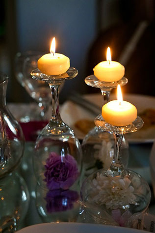 Сиреневая свадьба с велосипедами, свечи, бутылочки