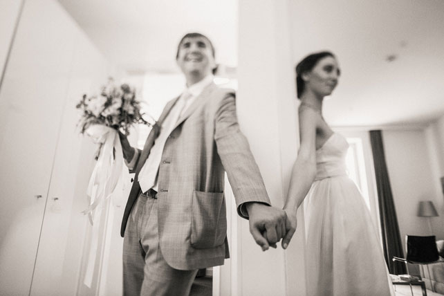 Мятная свадьба с городской фотосессией, жених и невеста