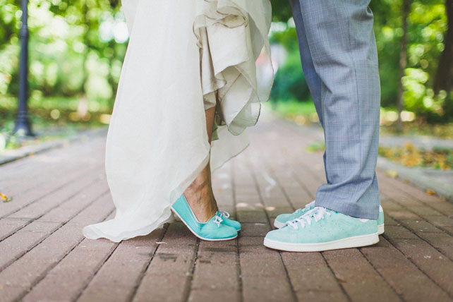 Мятная свадьба с городской фотосессией, жених и невеста