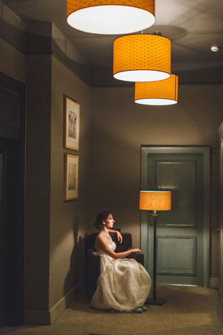 Мятная свадьба с городской фотосессией, невеста