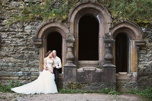 Большая славянская свадьба, Юлия и Йован, фотосессия жениха и невесты у замка