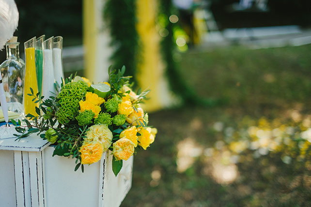 Сочная лимонная свадьба, песочная церемония