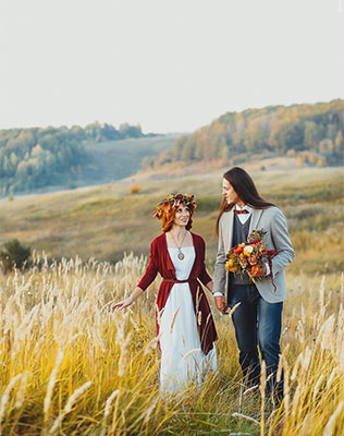 солнечная осенняя свадьба, жених и невеста