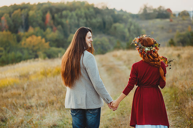 солнечная осенняя свадьба, жених и невеста