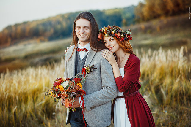 солнечная осенняя свадьба, жених и невеста