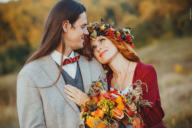 солнечная осенняя свадьба, жених и невеста