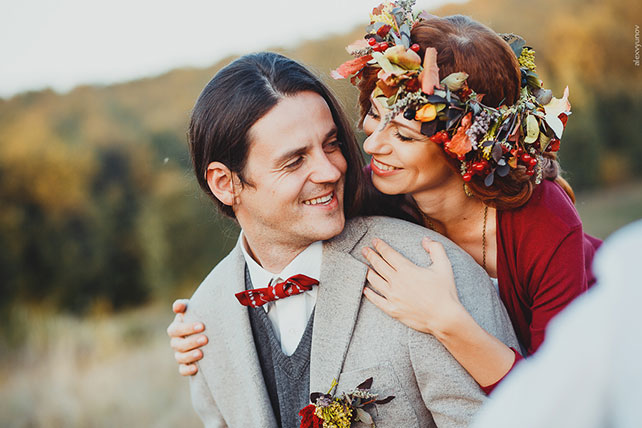 солнечная осенняя свадьба, жених и невеста