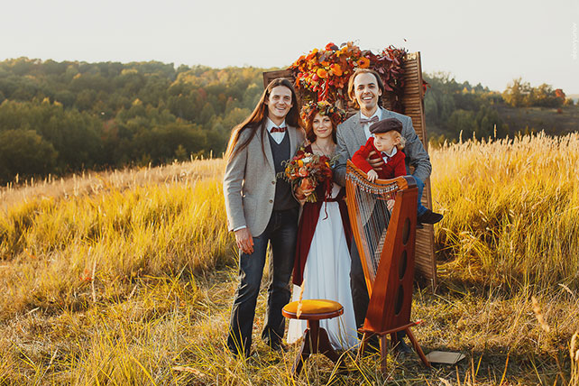 солнечная осенняя свадьба, гости на свадьбе