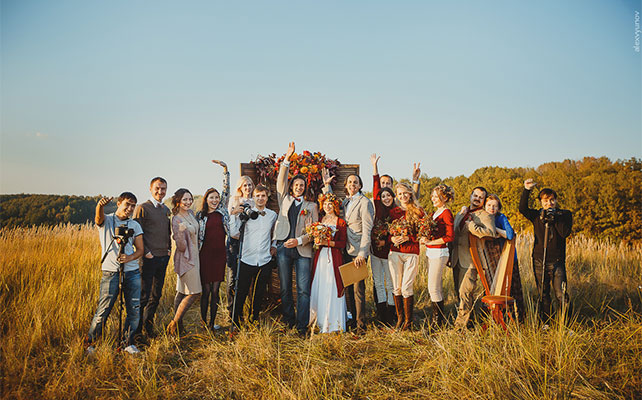 солнечная осенняя свадьба, гости на свадьбе