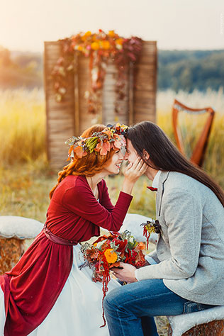 солнечная осенняя свадьба, жених и невеста