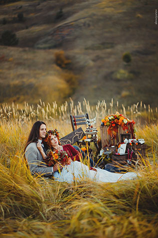 солнечная осенняя свадьба, жених и невеста