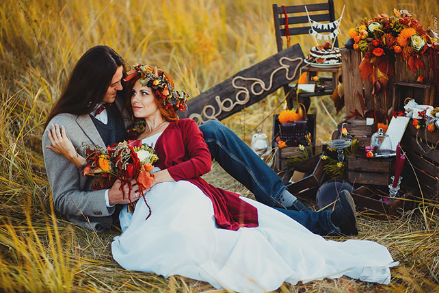 солнечная осенняя свадьба, жених и невеста