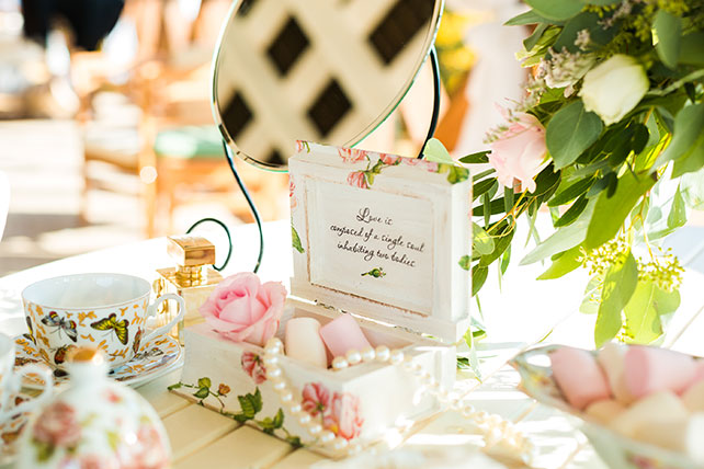 солнечная свадьба в открытом ресторане, место сборов невесты