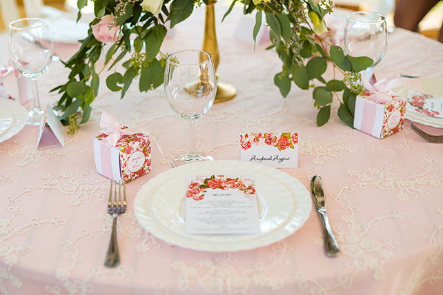 солнечная свадьба в открытом ресторане, бонбоньерки, декор места торжества