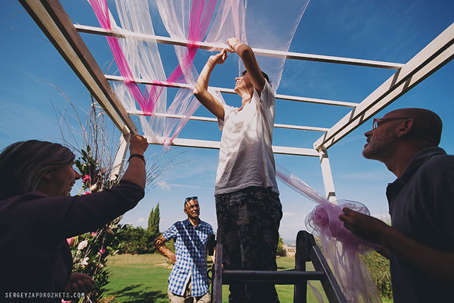 Солнечная свадьба в Тоскане, украшение арки