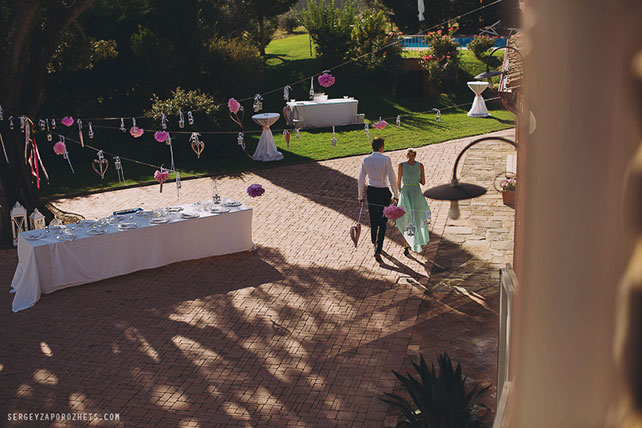 Солнечная свадьба в Тоскане, вид из окна на место торжества