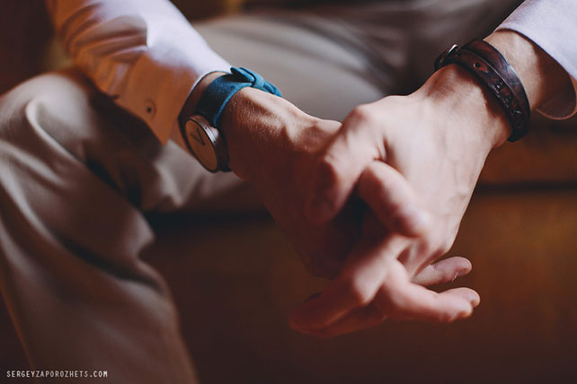 Солнечная свадьба в Тоскане, руки жениха