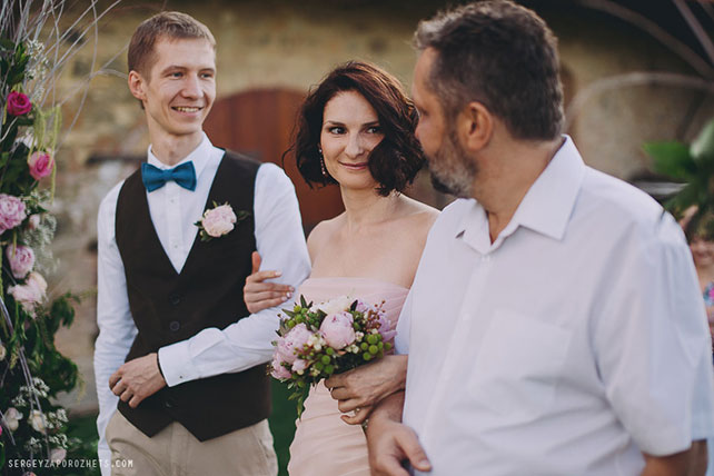 Солнечная свадьба в Тоскане, невеста, жених и отец невесты