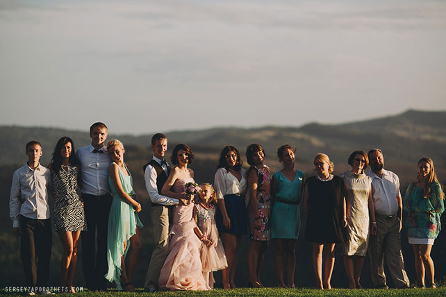 Солнечная свадьба в Тоскане, общая фотография с гостями