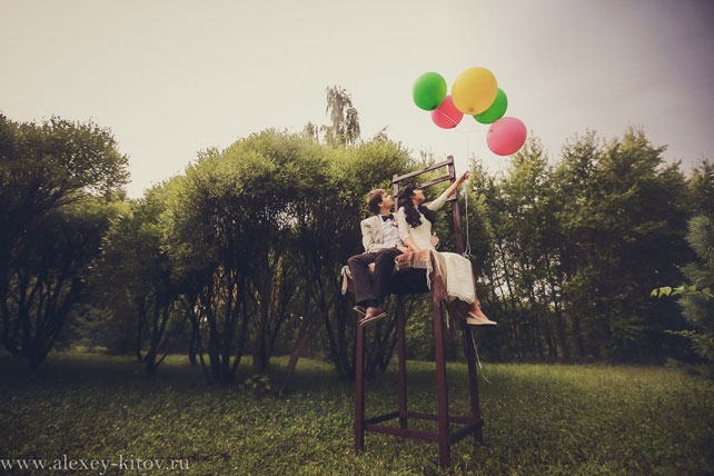 реальная свадьба, современная свадьба, гигантский стул, шарики