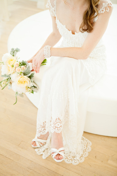 невеста в платье крупным планом