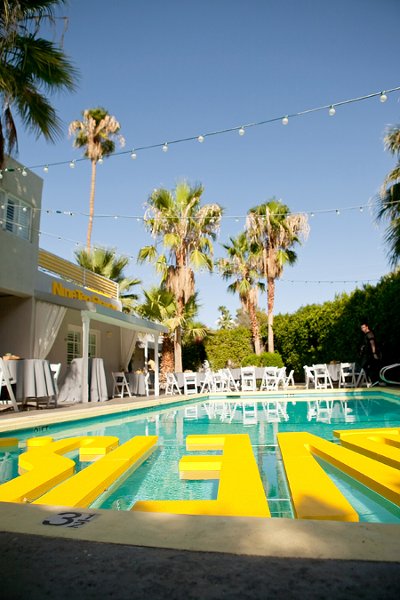 Бассейн с буквами