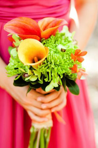 современная свадьба на пляже, букеты подружек невесты