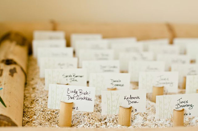 современная свадьба на пляже, рассадочные карты