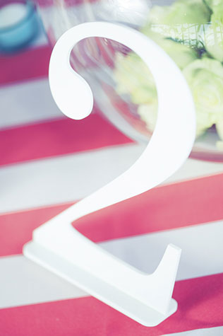 современная свадьба в красно-пастельных тонах, сладости