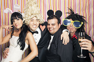 современная свадьба в красно-пастельных тонах, фотосессия с гостями