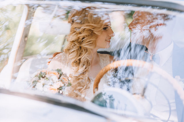 mmm, жених и невеста в машине