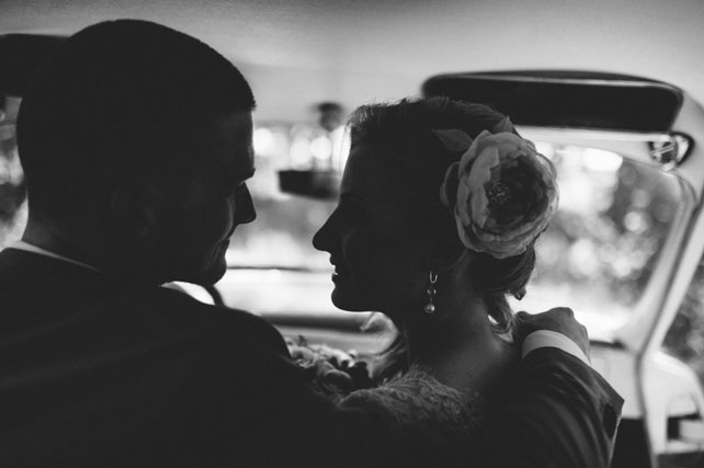 mmm, жених и невеста в машине