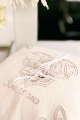 серо-желтая свадьба, кольца