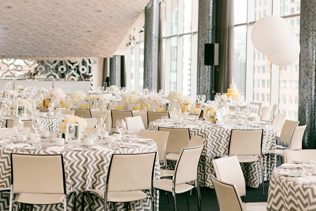 серо-желтая свадьба, декор места торжества