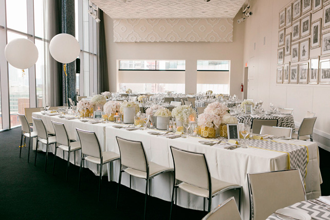 серо-желтая свадьба, декор места торжества