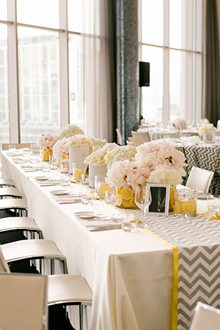 серо-желтая свадьба, декор места торжества