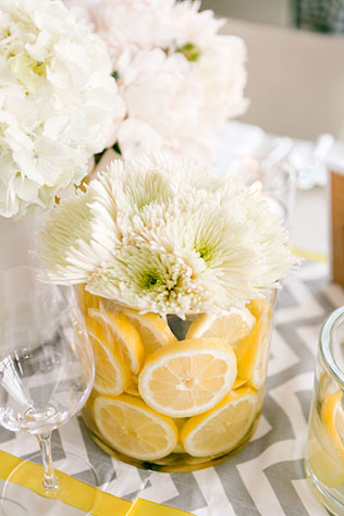 серо-желтая свадьба, декор места торжества