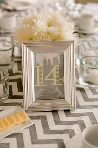 серо-желтая свадьба, декор места торжества