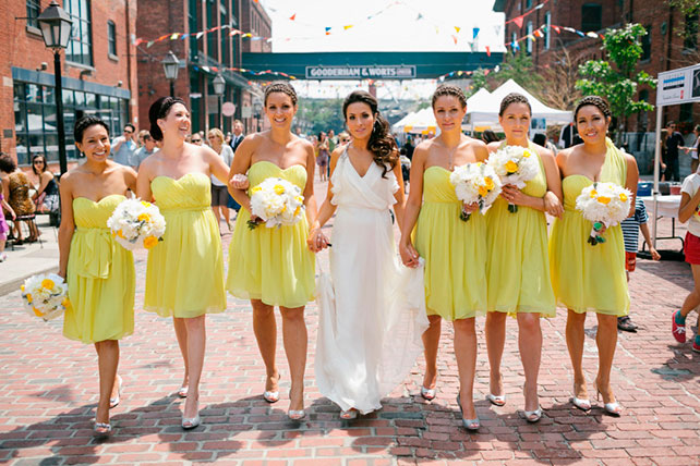 серо-желтая свадьба, подружки невесты