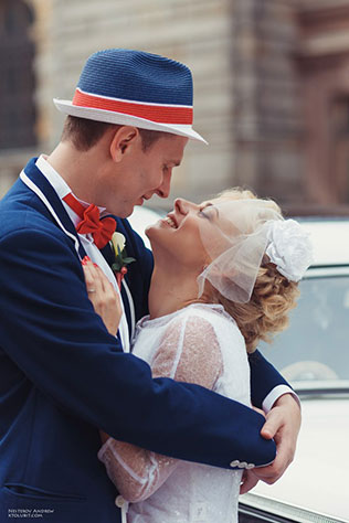 бело-коралловая свадьба в ретро-стиле, жених и невеста