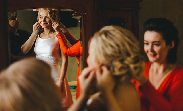 стильная свадьба в морской палитре, сборы невесты